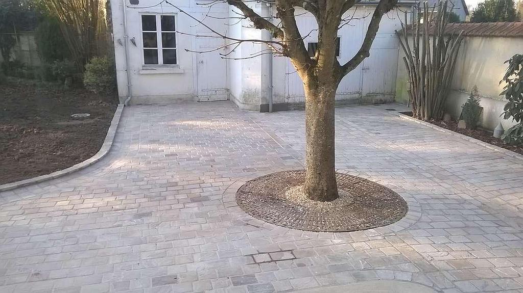 Cour pavée