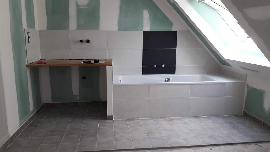 Salle de bain habillage baignoire, réalisation de l’entreprise Courtin