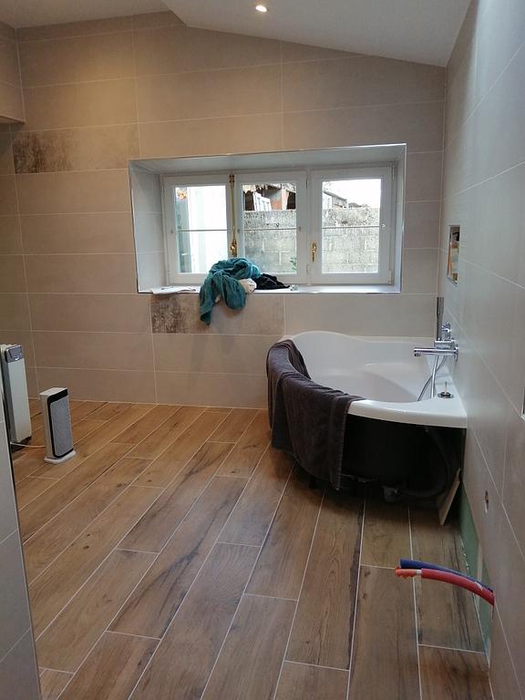 Pose baignoire d’angle, réalisation de l’entreprise Courtin
